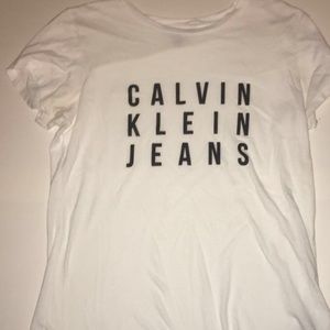 Basic white calvin klein shirt